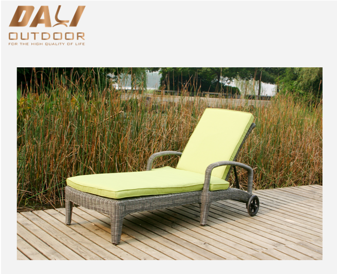 Wasserdichte, bequeme Outdoor-Strandlounge aus Metall mit niedrigem Sitz und Rad