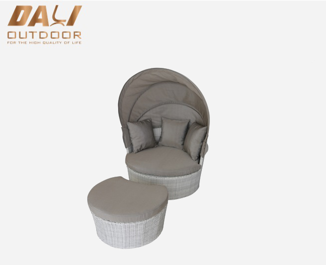 Outdoor-Freizeitmöbel aus Polyrattan, Sonnenliege, Terrasse, runde Chaiselongue mit Fußschemel
