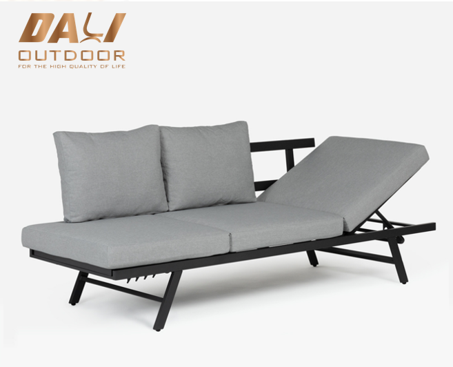 Funktionelle Outdoor-Lounges mit Aluminiumrahmen und maßgeschneiderten Kissen